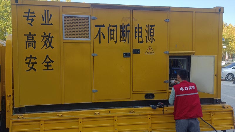 康乐柴油发电机组和UPS电源配合使用时，如何避免切换过程中的电力中断？